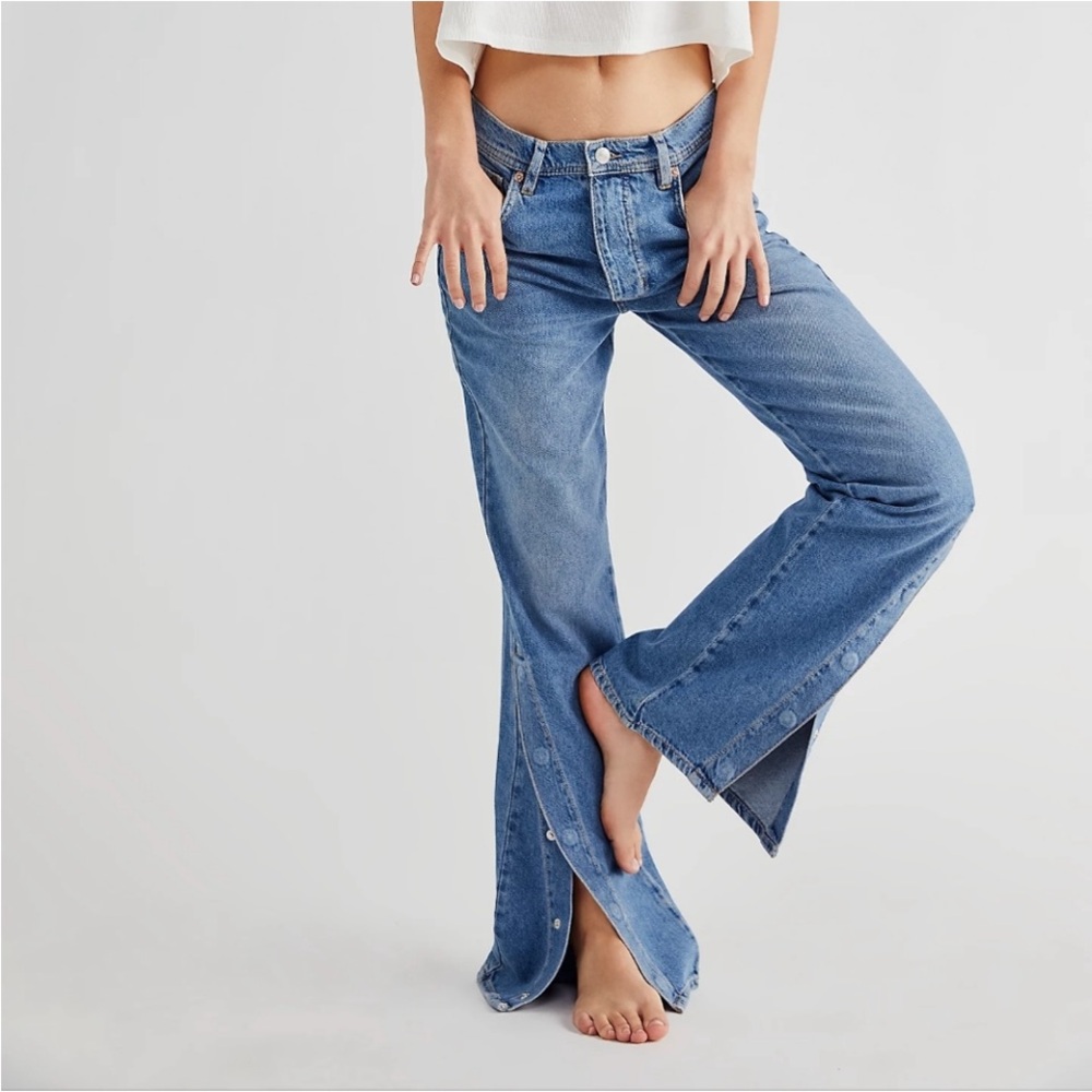 NEW FREE PEOPLE We The Free Blue Snap Slit Flare Jeans 26 NWT